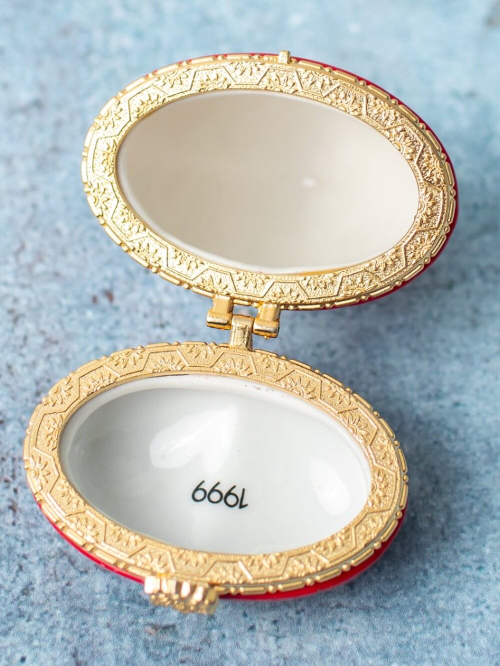 Heart Shaped Red Trinket Box Gold Scrollwork Porcelain Hinged 1999 Keepsake Box - Picture 5 of 6